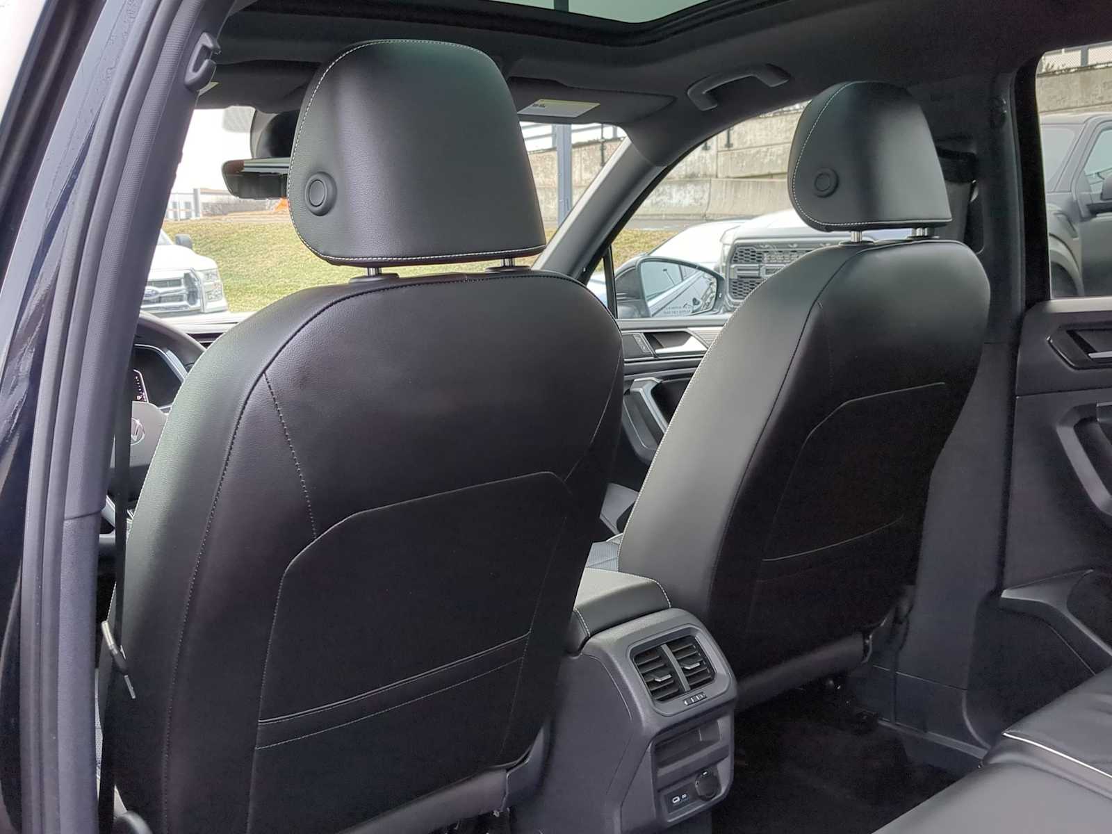 Thumbnail: 2024 Volkswagen Tiguan - 18