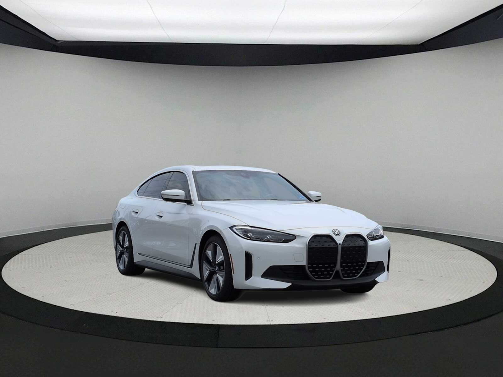 Thumbnail: 2023 BMW i4 - 2