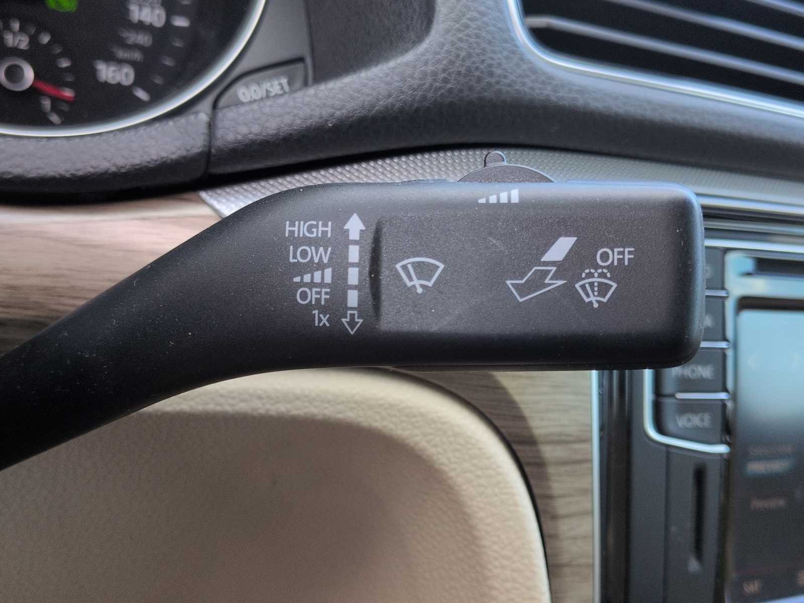 Thumbnail: 2018 Volkswagen Passat - 28