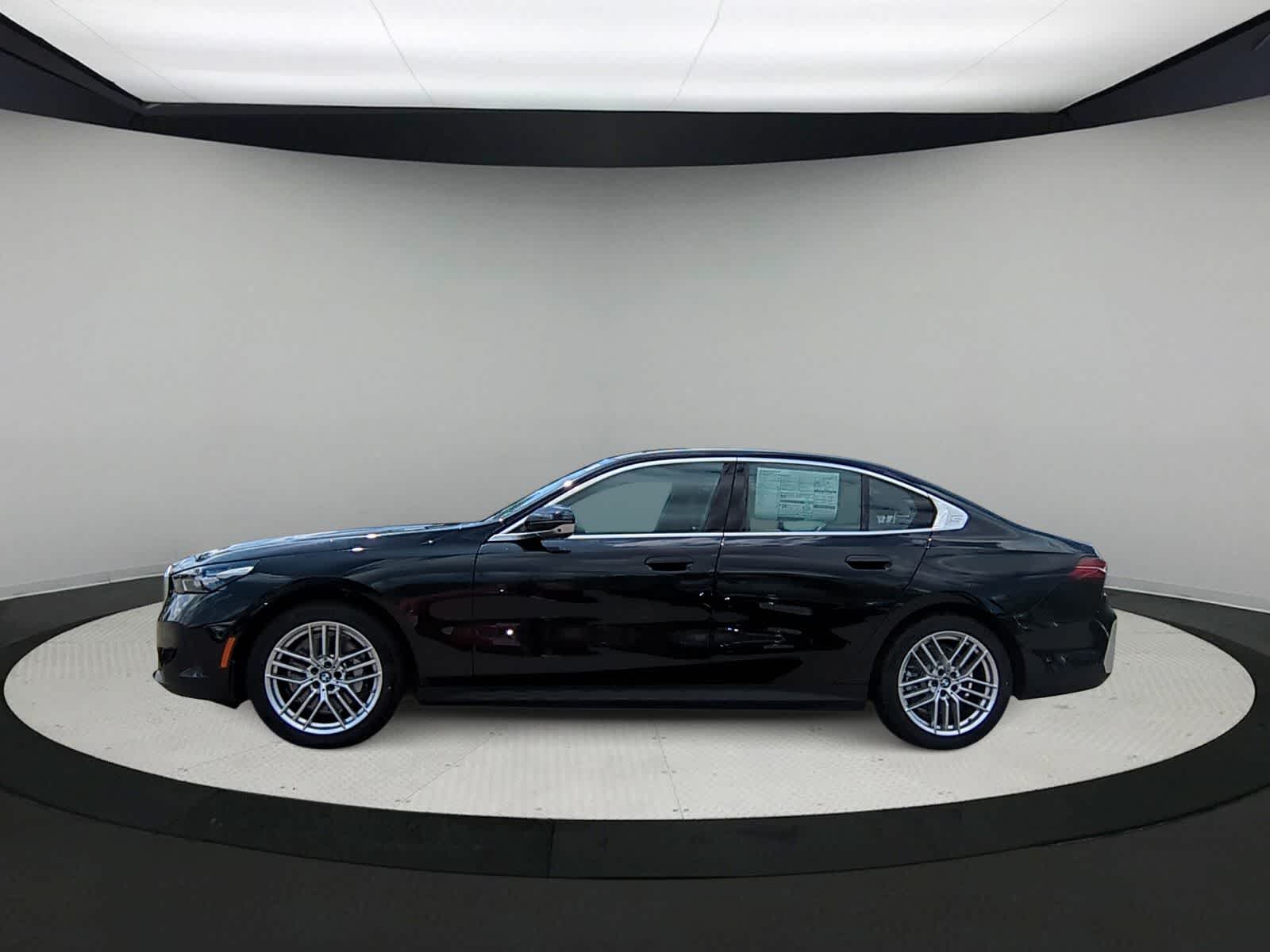 Thumbnail: 2025 BMW 5 Series - 5