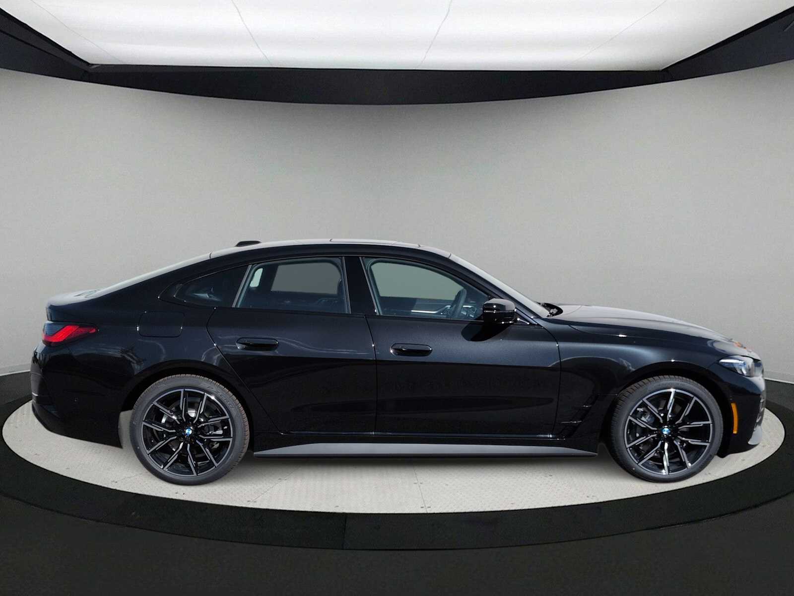 Thumbnail: 2025 BMW i4 - 9