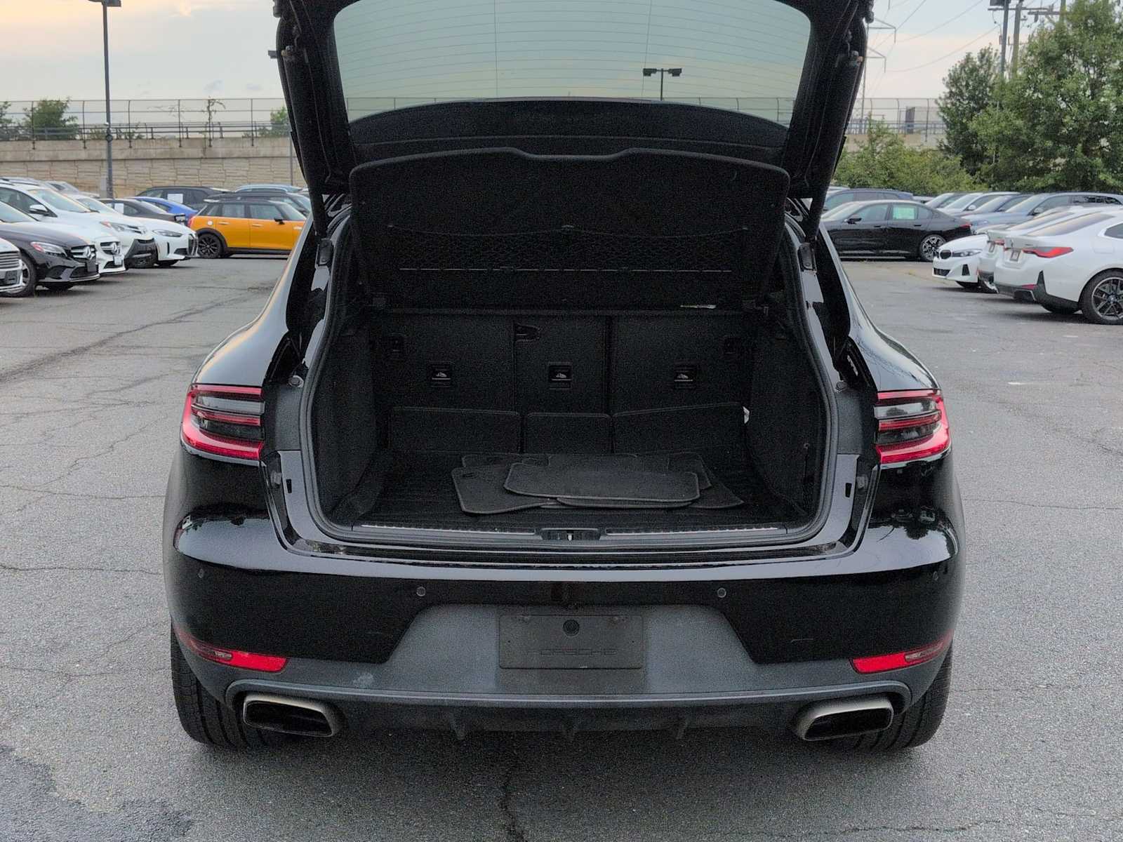 Thumbnail: 2018 Porsche Macan - 35