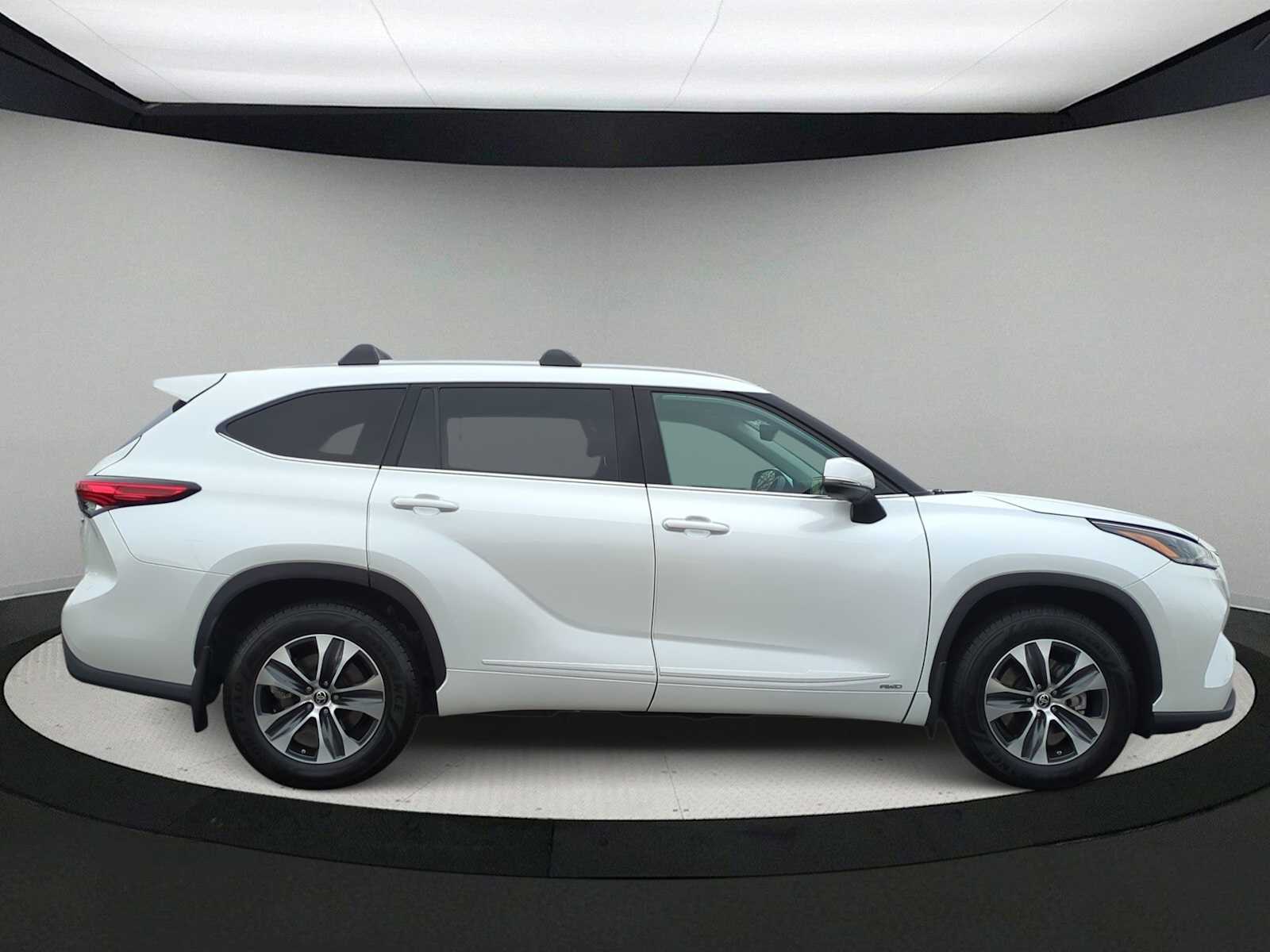 Thumbnail: 2022 Toyota Highlander - 9