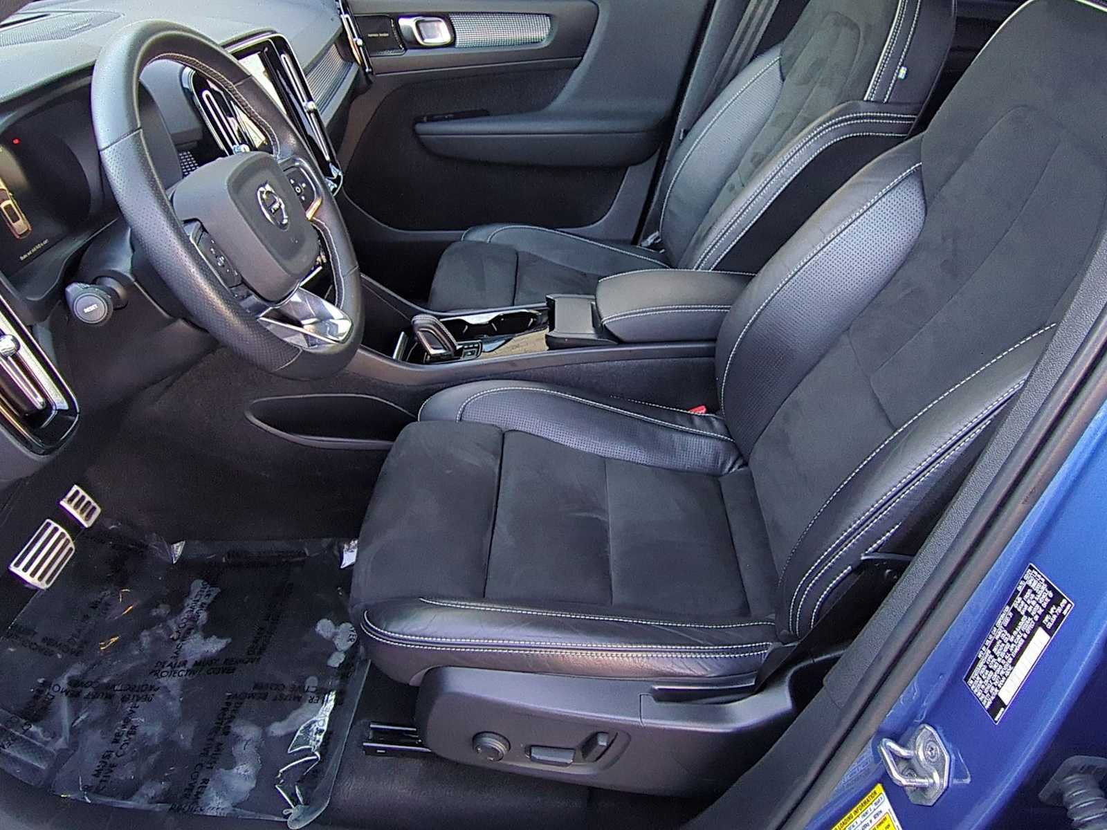 Thumbnail: 2021 Volvo XC40 - 16