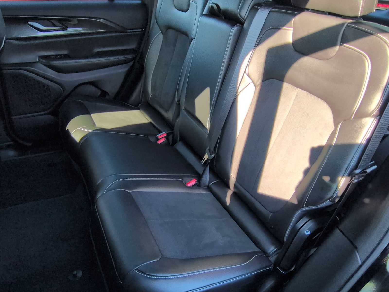 Thumbnail: 2023 Jeep Grand Cherokee - 19