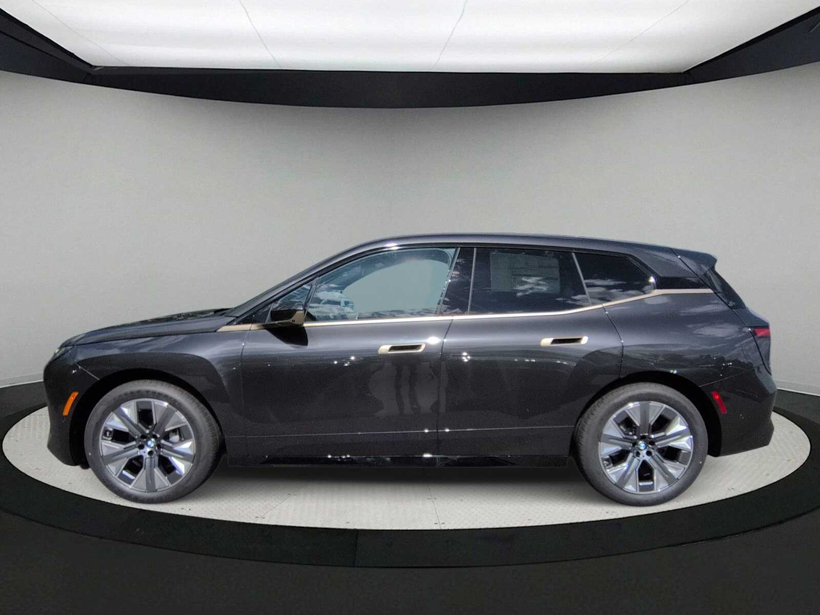 Thumbnail: 2026 BMW iX - 5