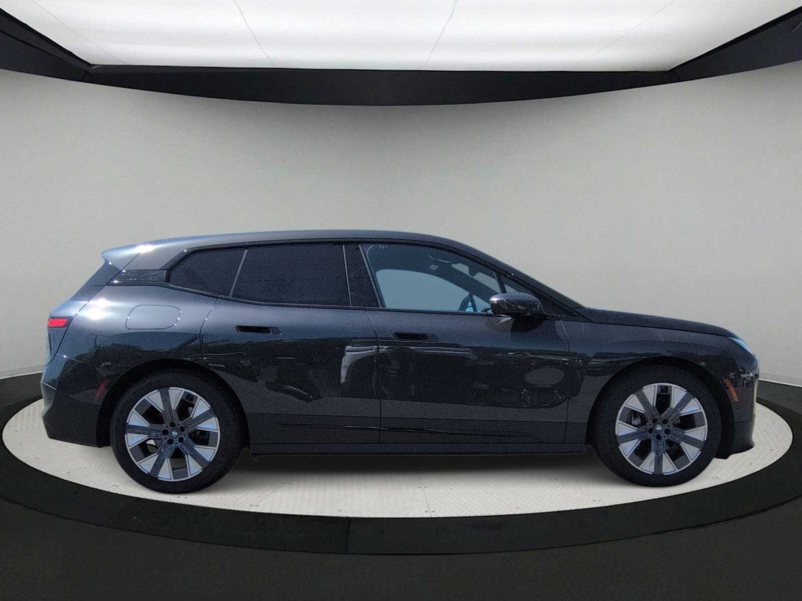 Thumbnail: 2022 BMW iX - 9