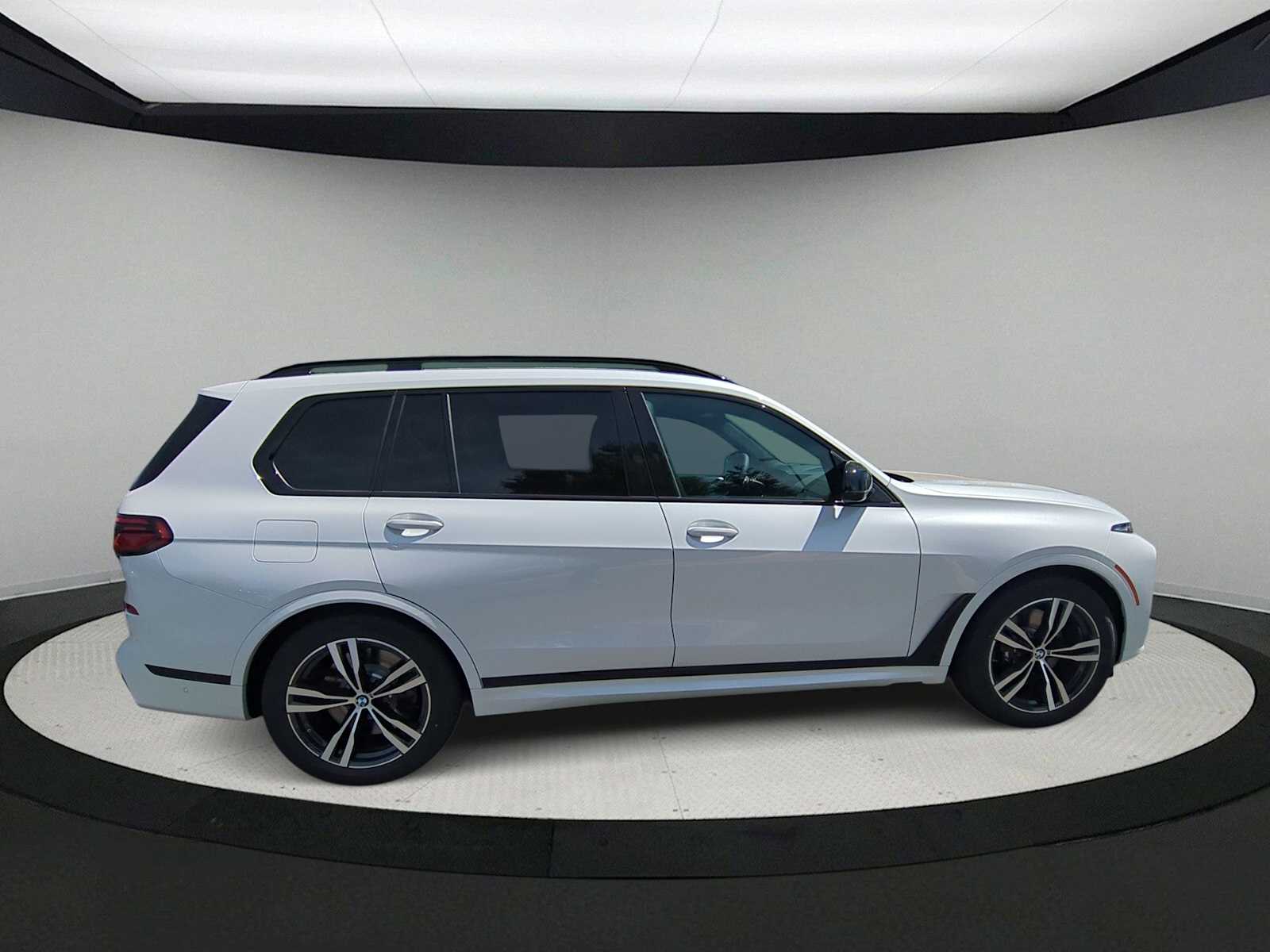 Thumbnail: 2026 BMW X7 - 9