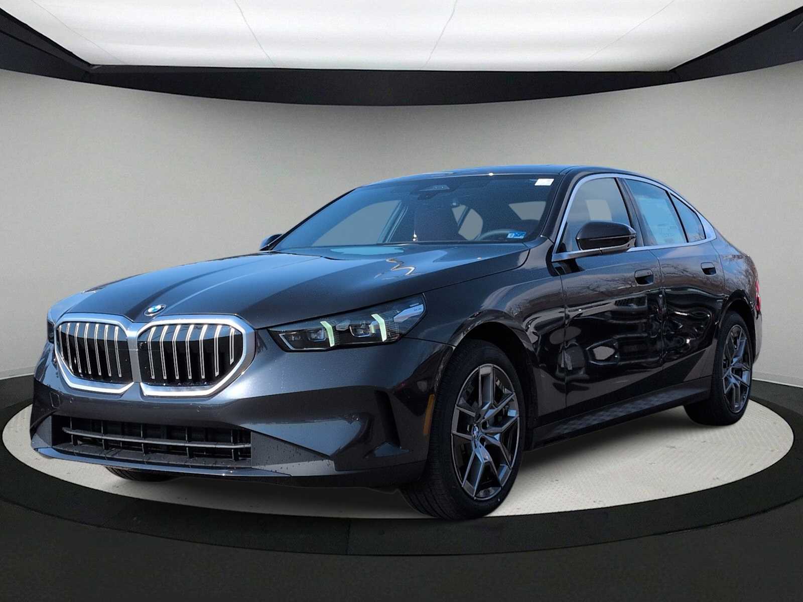 Thumbnail: 2026 BMW 5 Series - 4