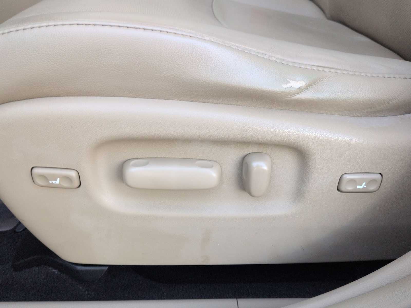 Thumbnail: 2011 Toyota Highlander - 18