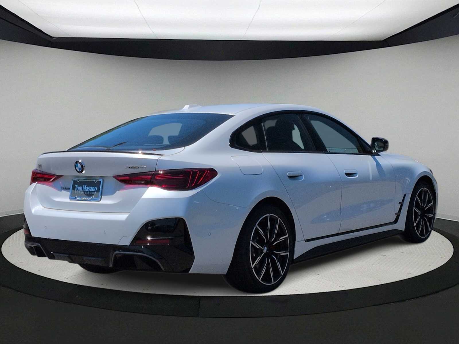 Thumbnail: 2026 BMW i4 - 8