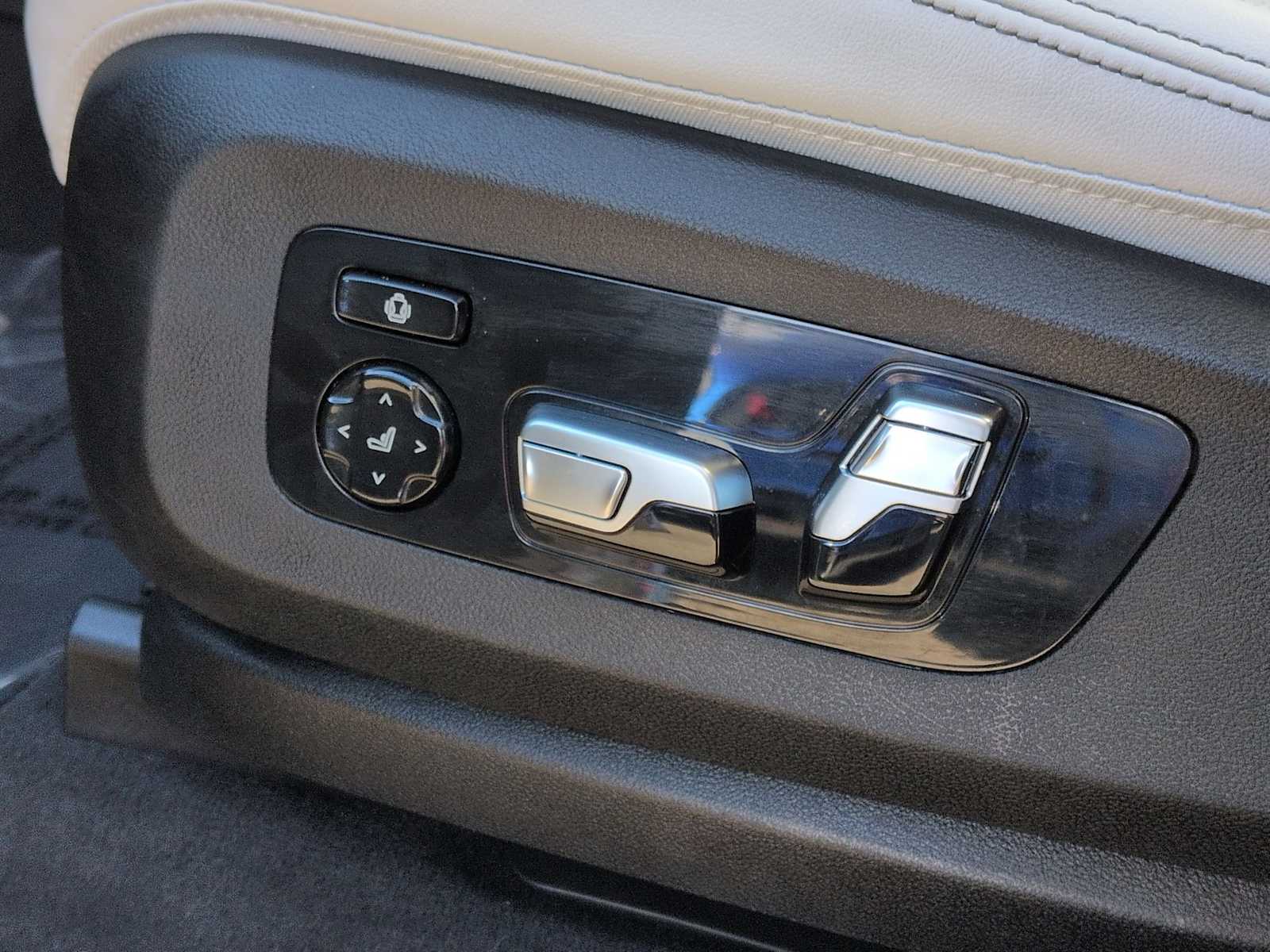 Thumbnail: 2025 BMW X7 - 18