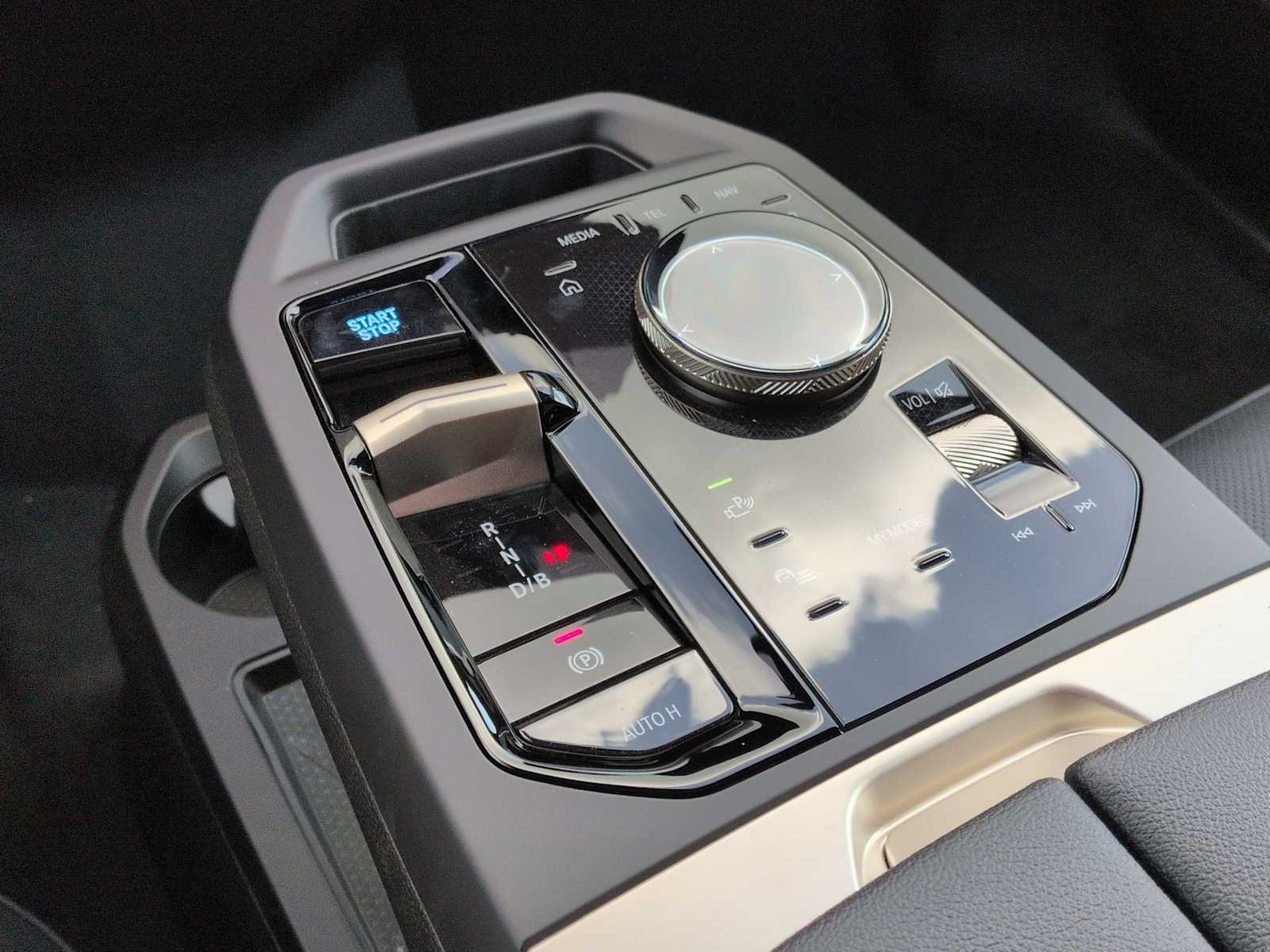 Thumbnail: 2026 BMW iX - 34