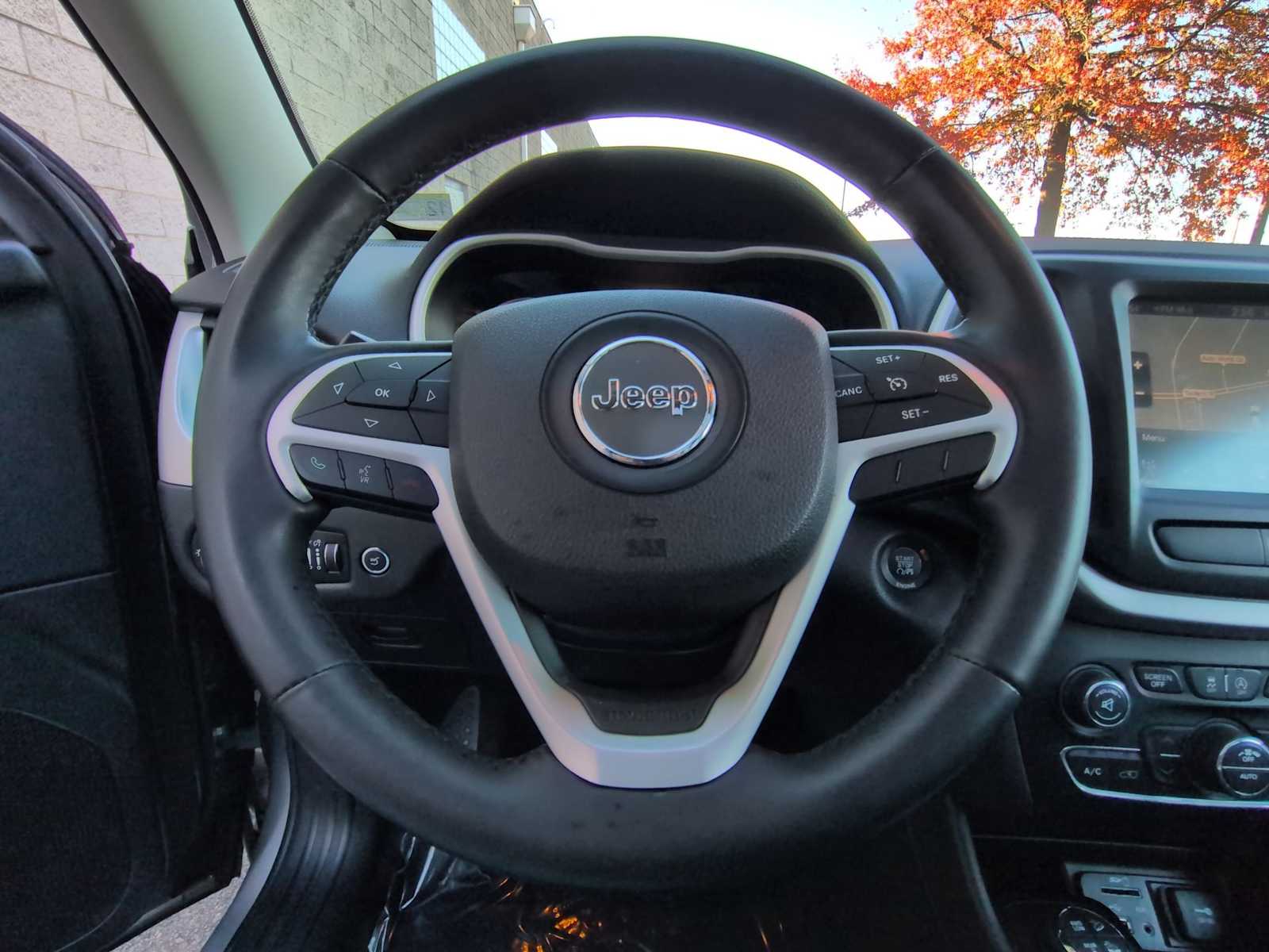 Thumbnail: 2015 Jeep Cherokee - 25