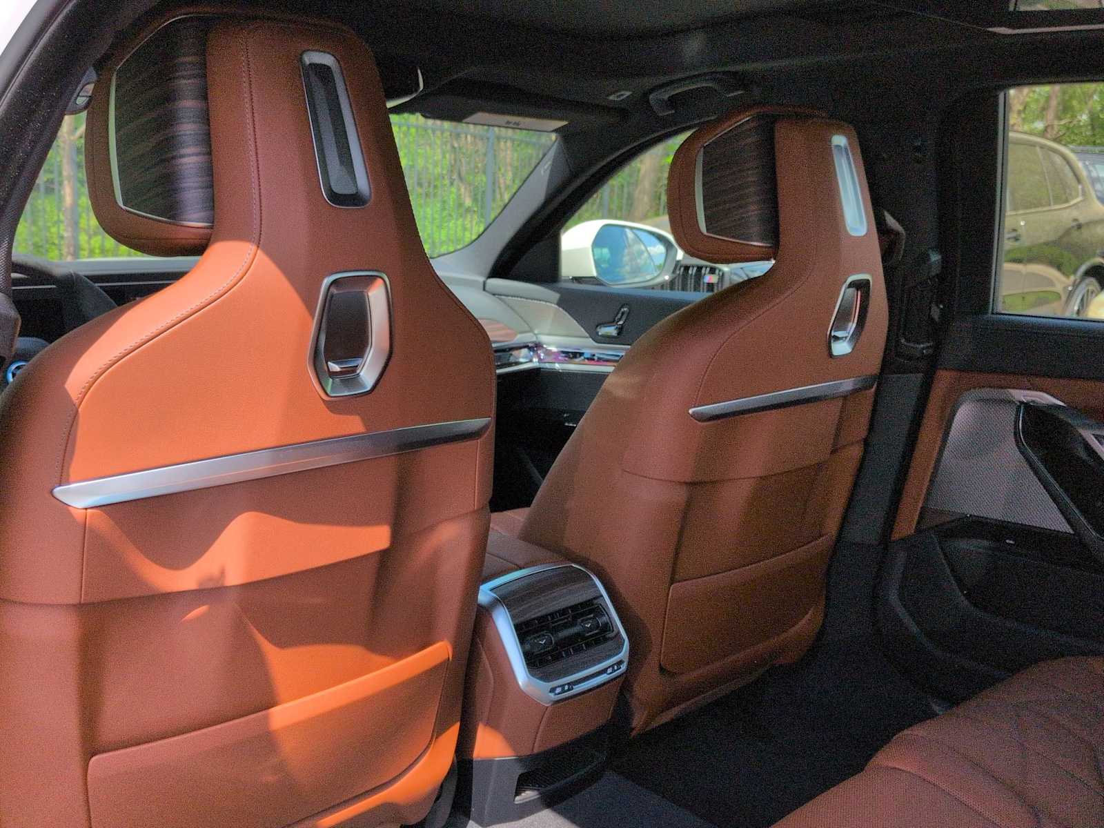 Thumbnail: 2026 BMW i7 - 19