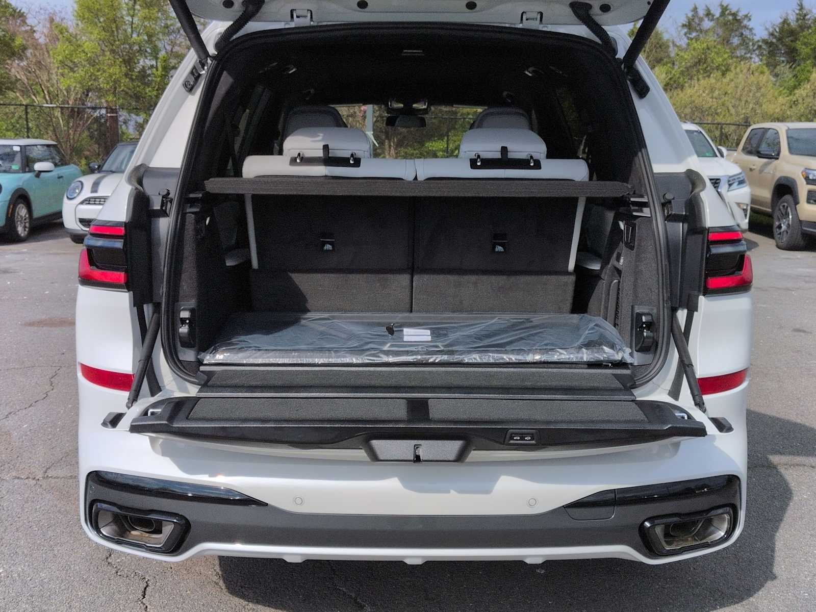 Thumbnail: 2026 BMW X7 - 36