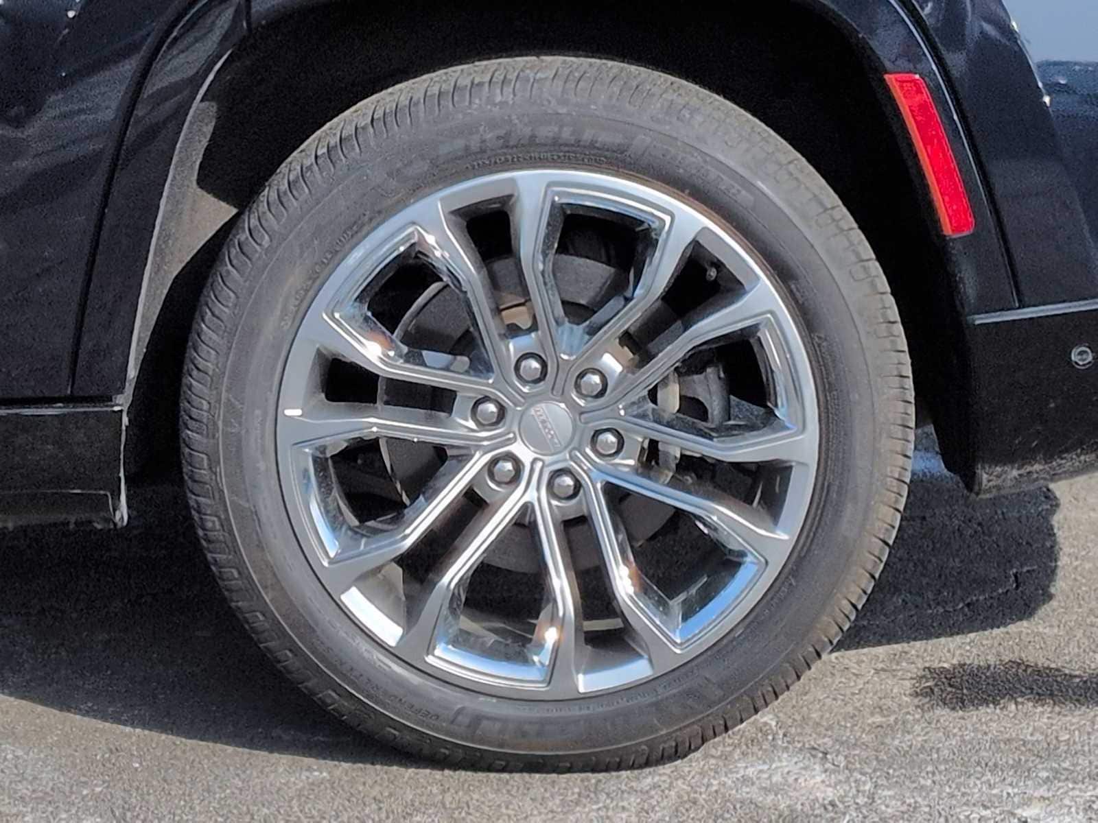 Thumbnail: 2023 Jeep Grand Wagoneer - 15