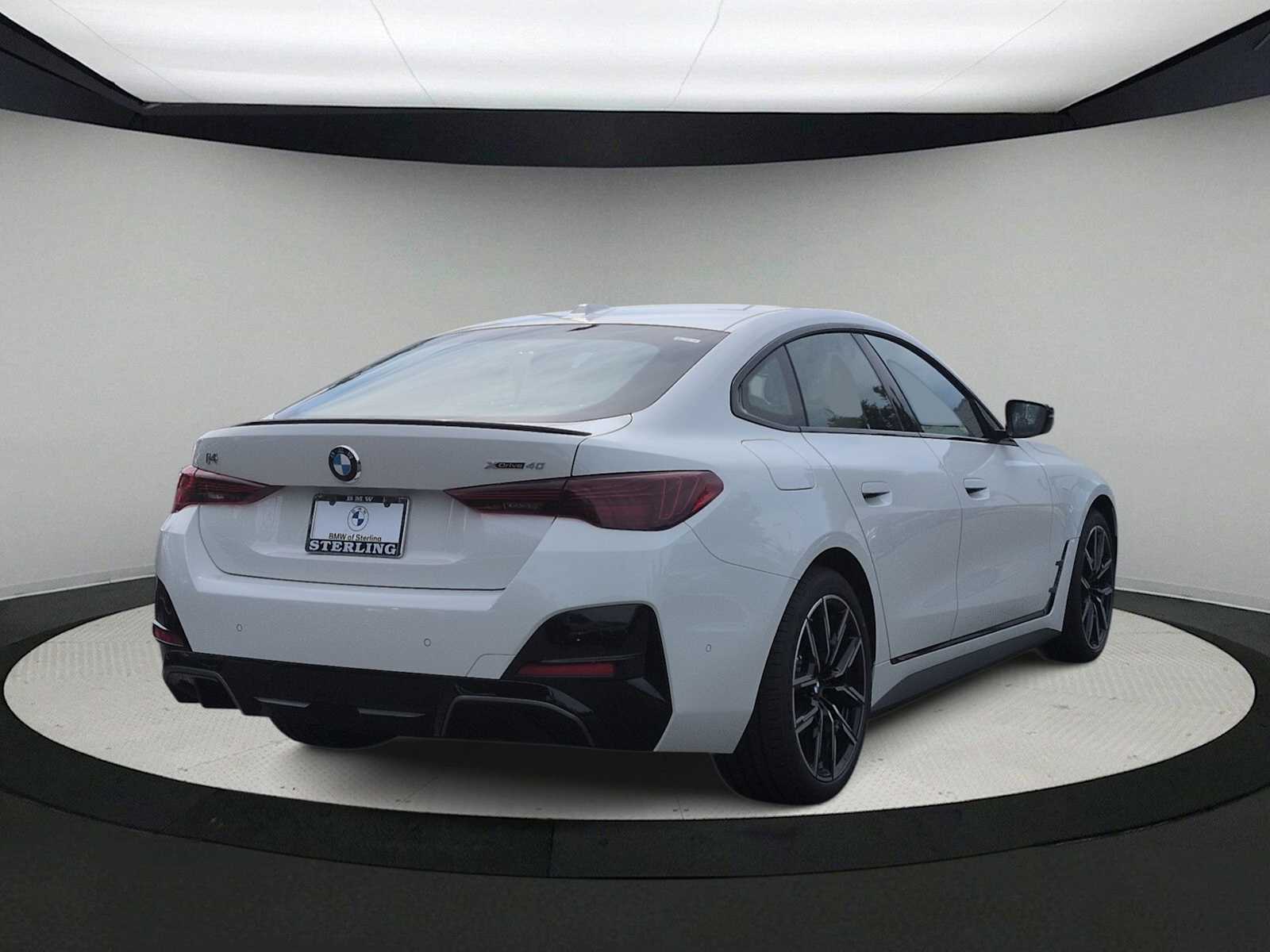 Thumbnail: 2026 BMW i4 - 8