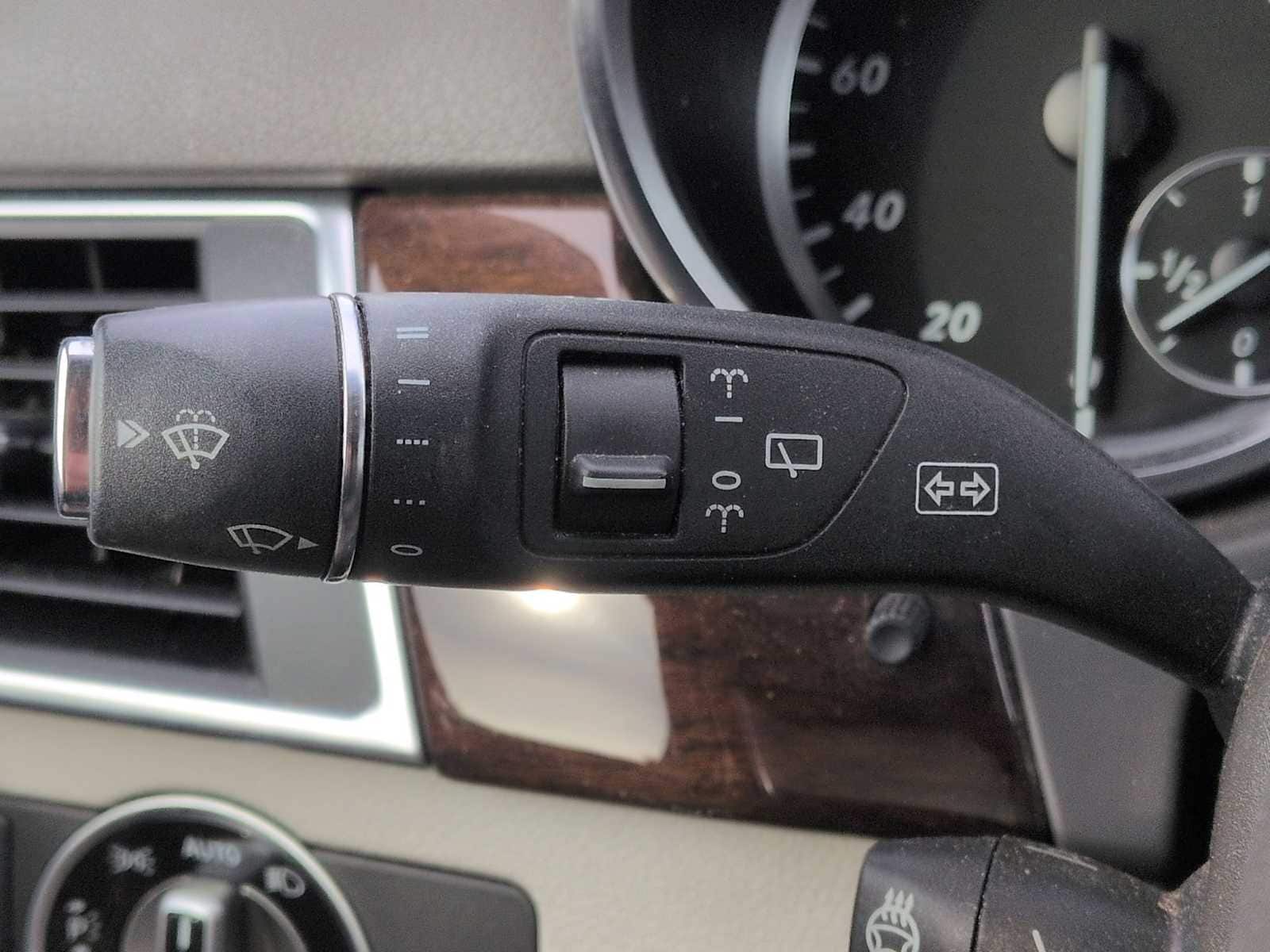 Thumbnail: 2012 Mercedes-Benz M-Class - 28