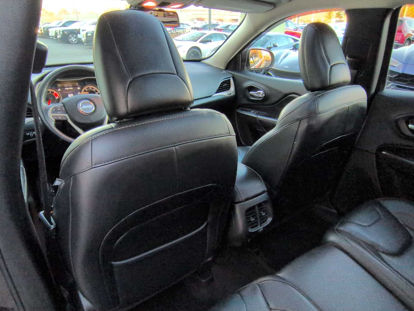 Thumbnail: 2016 Jeep Cherokee - 19