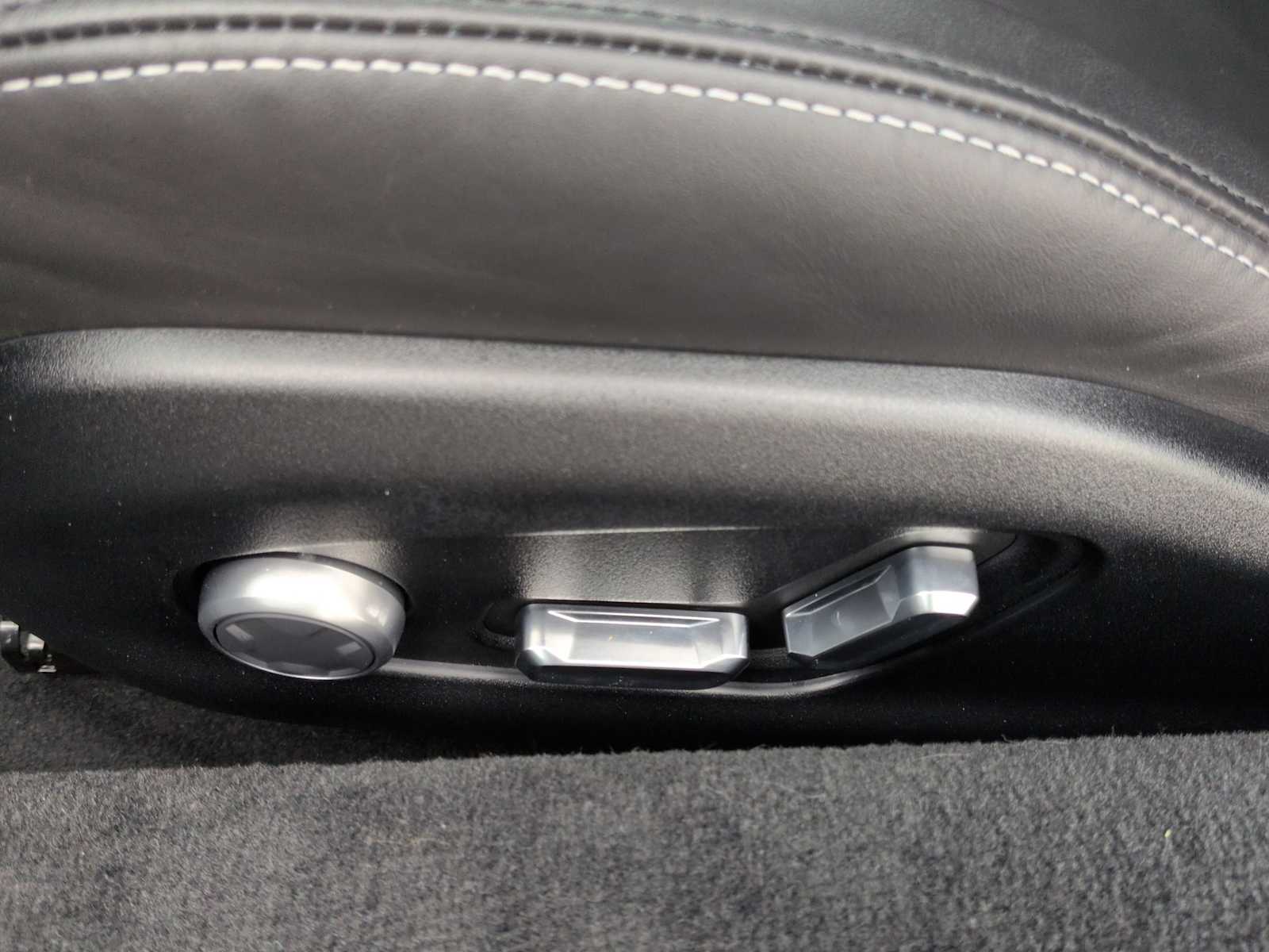 Thumbnail: 2024 Lotus Emira - 17