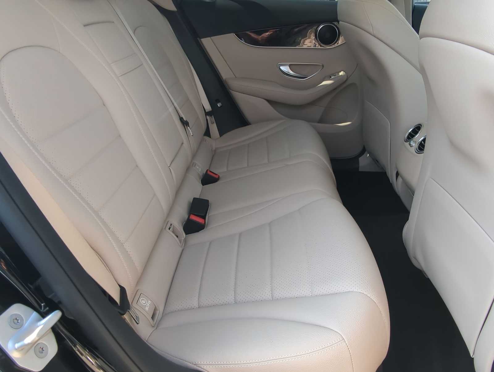 Thumbnail: 2016 Mercedes-Benz GLC - 21