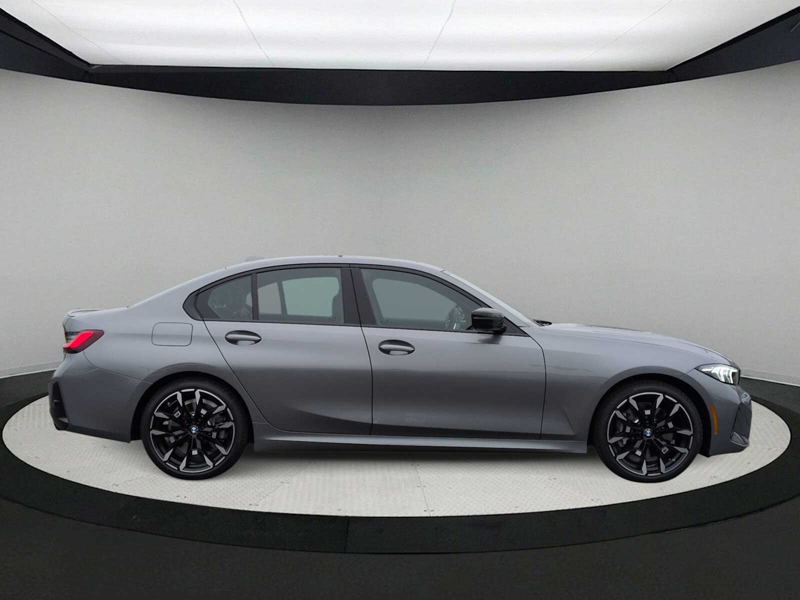 Thumbnail: 2026 BMW 3 Series - 9