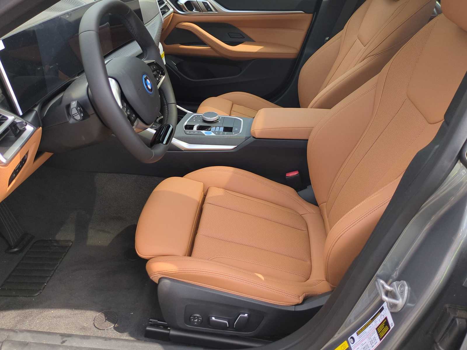 Thumbnail: 2025 BMW i4 - 16