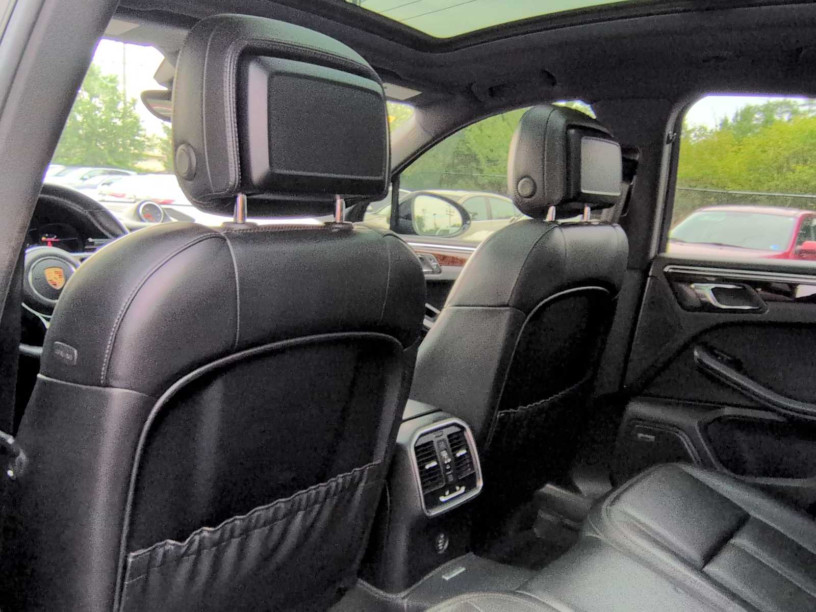Thumbnail: 2018 Porsche Macan - 18