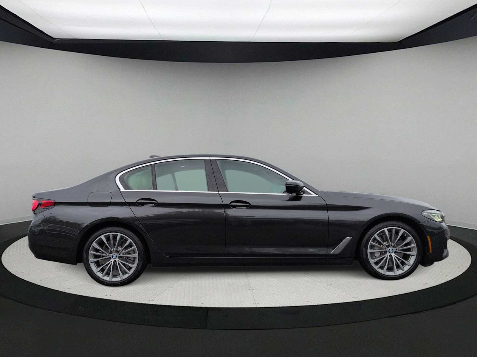 Thumbnail: 2023 BMW 5 Series - 9