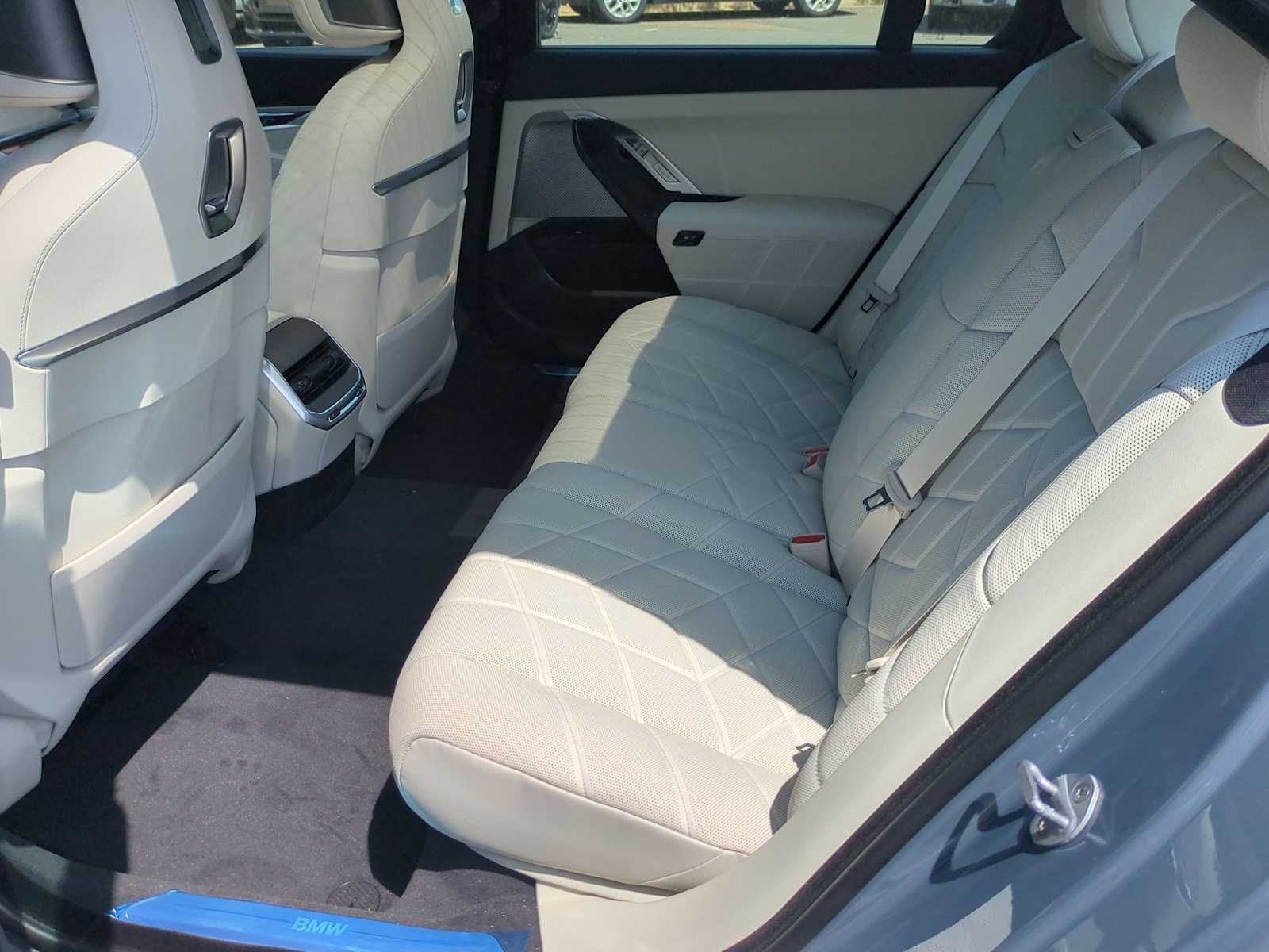 Thumbnail: 2025 BMW i7 - 19