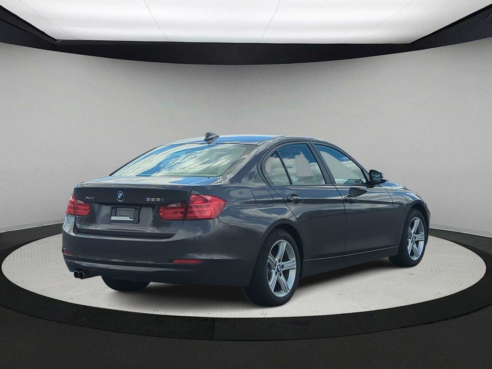 Thumbnail: 2015 BMW 3 Series - 8