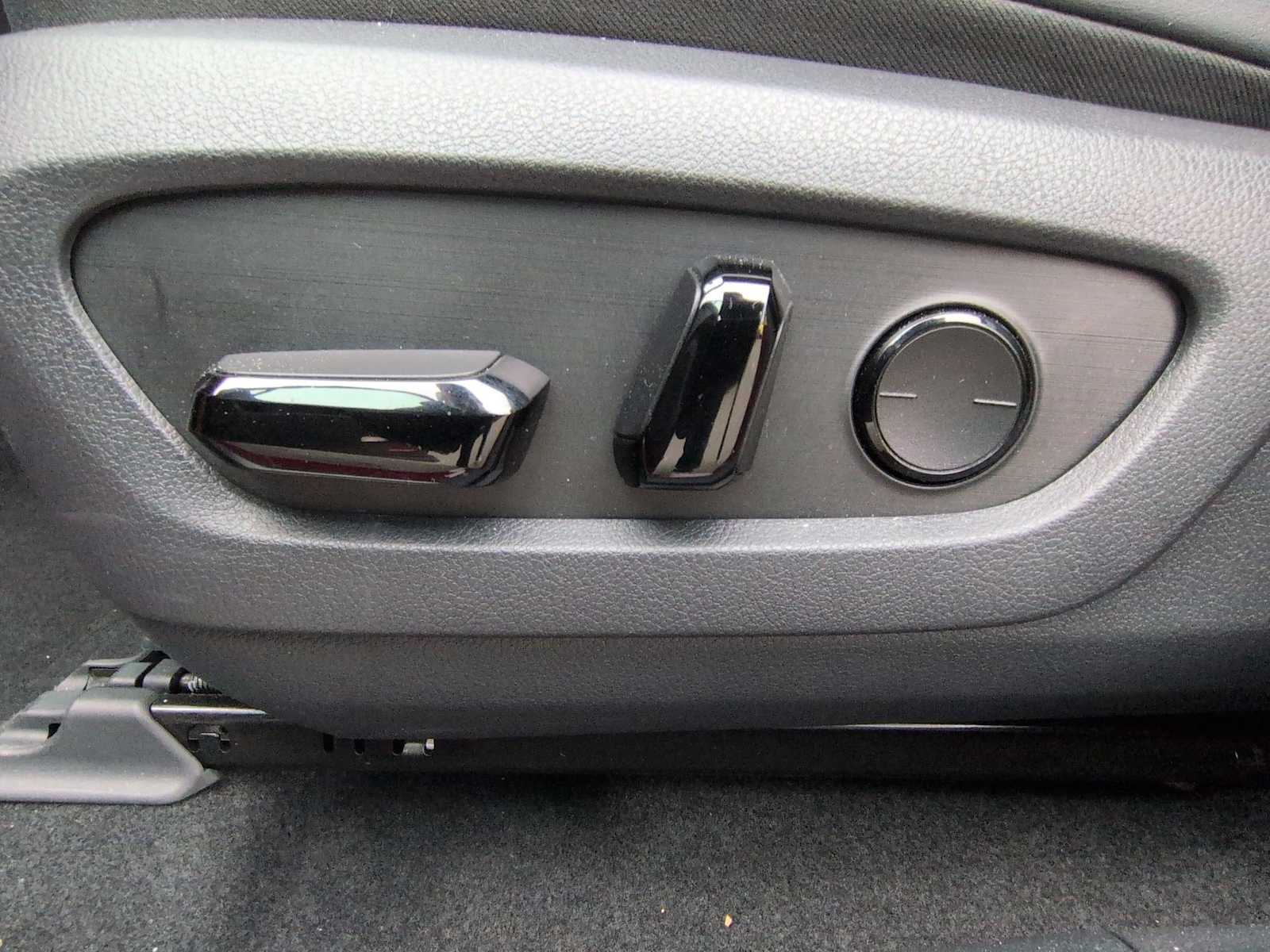 Thumbnail: 2023 Lexus RX - 18