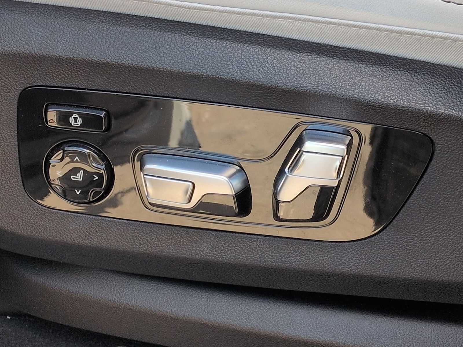 Thumbnail: 2025 BMW X7 - 17