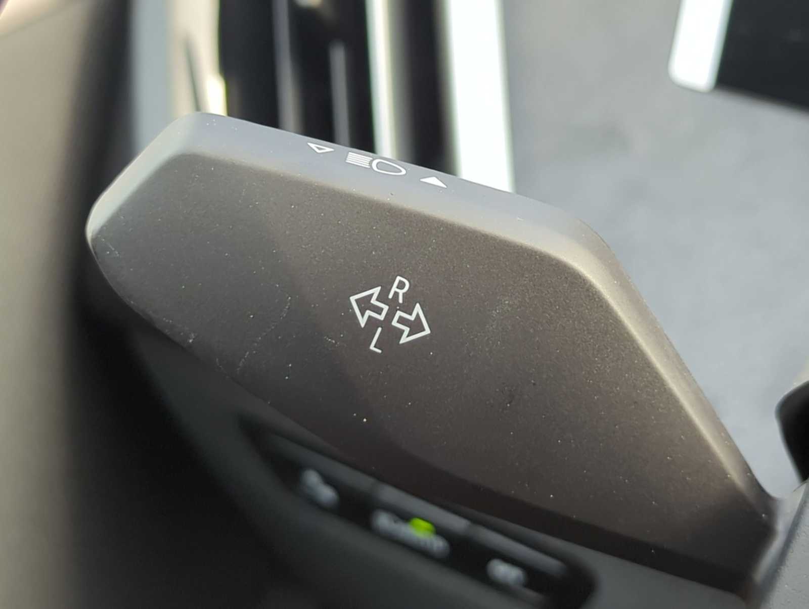 Thumbnail: 2026 BMW iX - 26