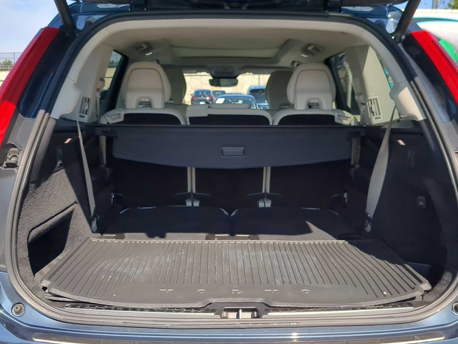 Thumbnail: 2023 Volvo XC90 - 36