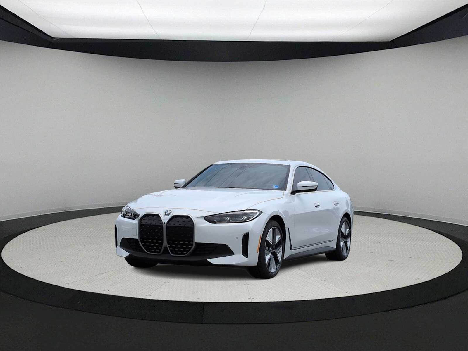 Thumbnail: 2023 BMW i4 - 4
