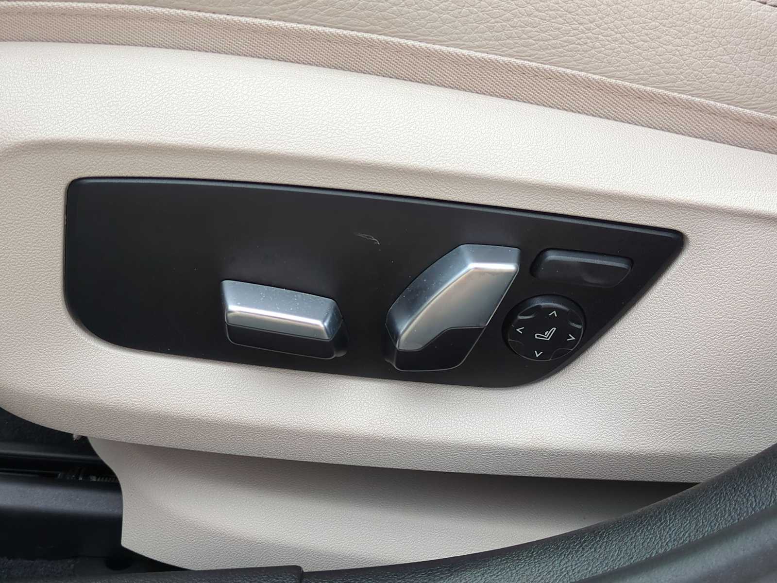 Thumbnail: 2022 BMW 5 Series - 17