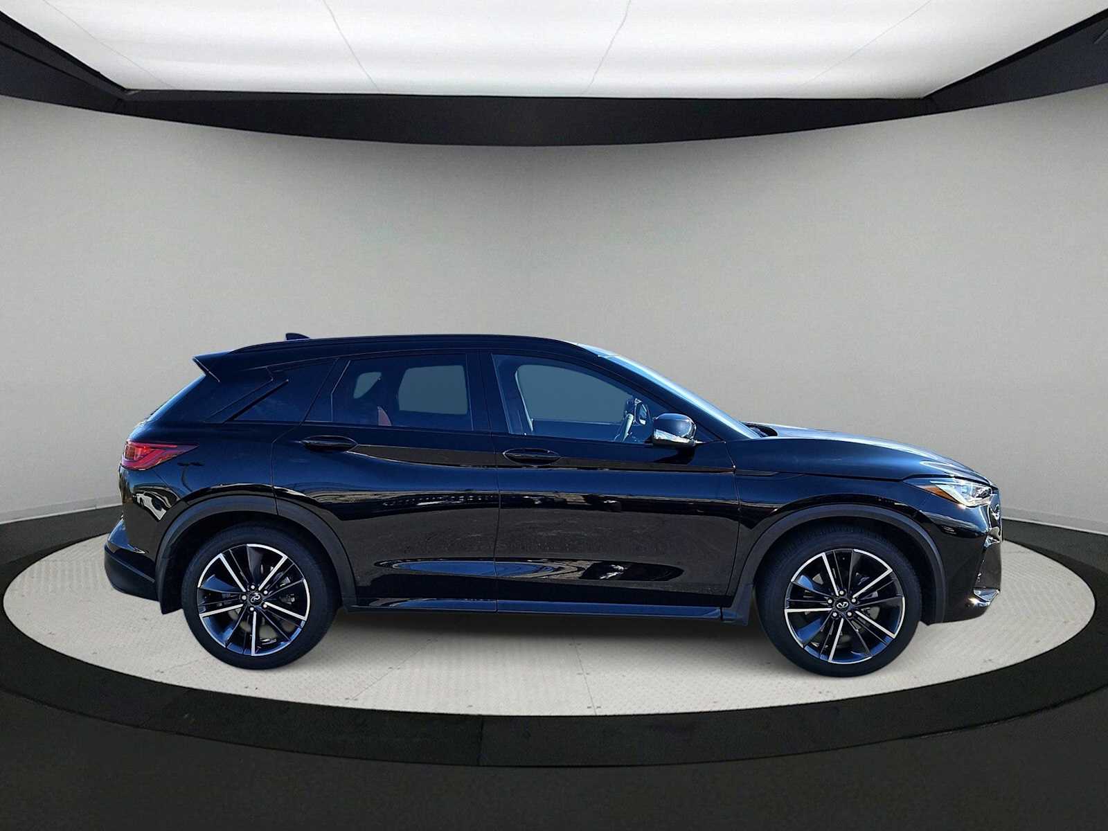 Thumbnail: 2023 INFINITI QX50 - 9