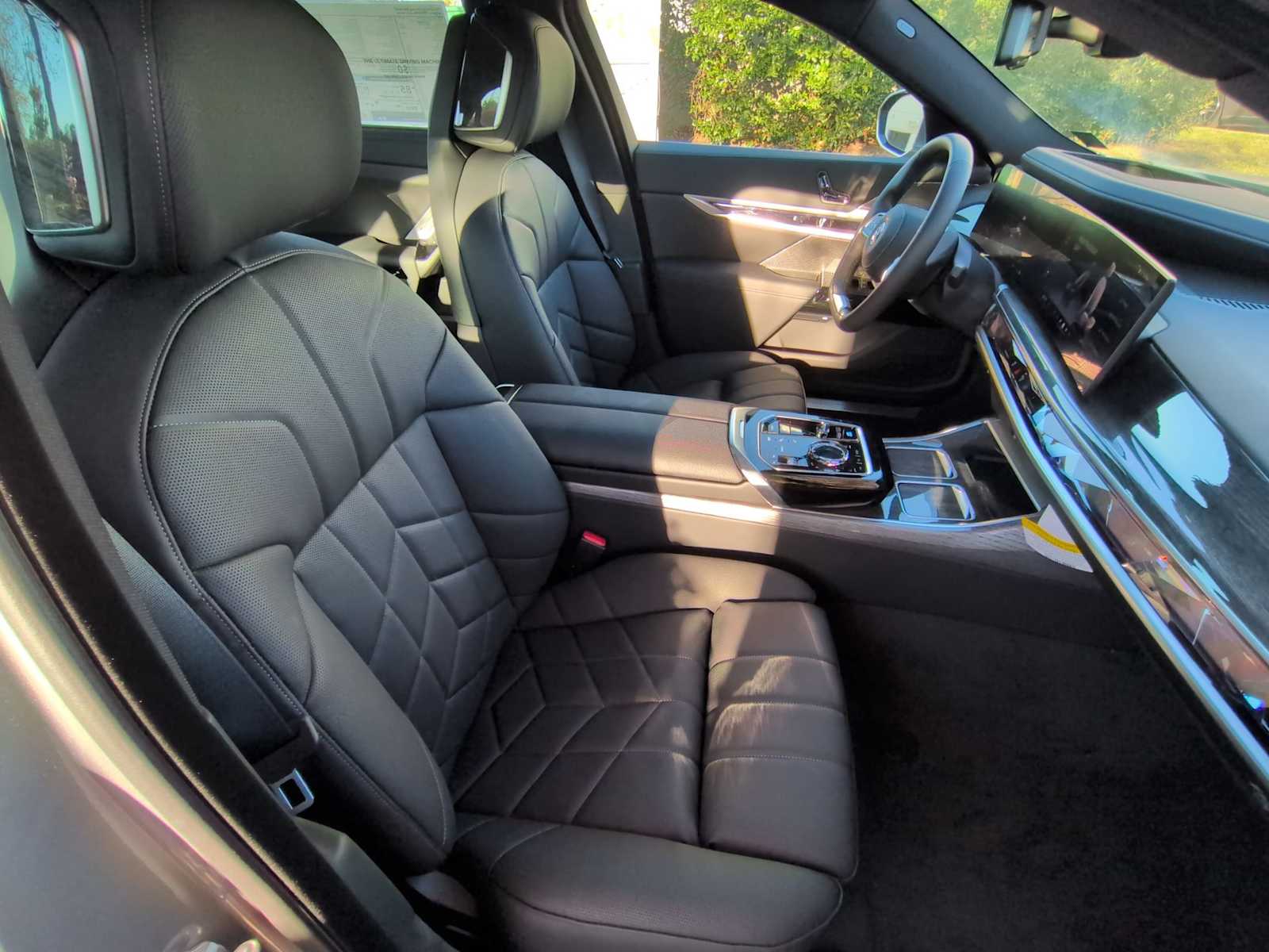 Thumbnail: 2025 BMW i7 - 24