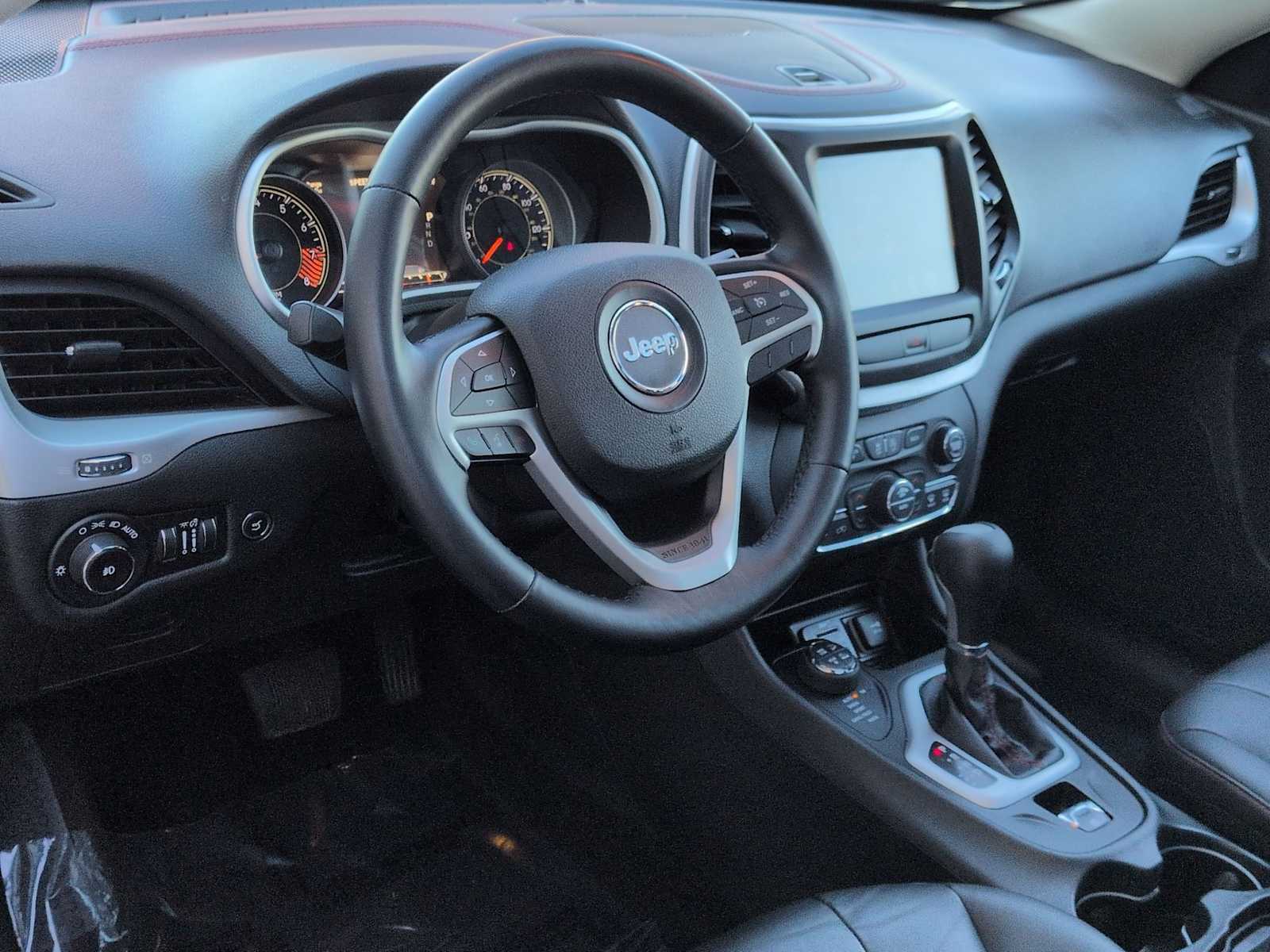 Thumbnail: 2015 Jeep Cherokee - 10