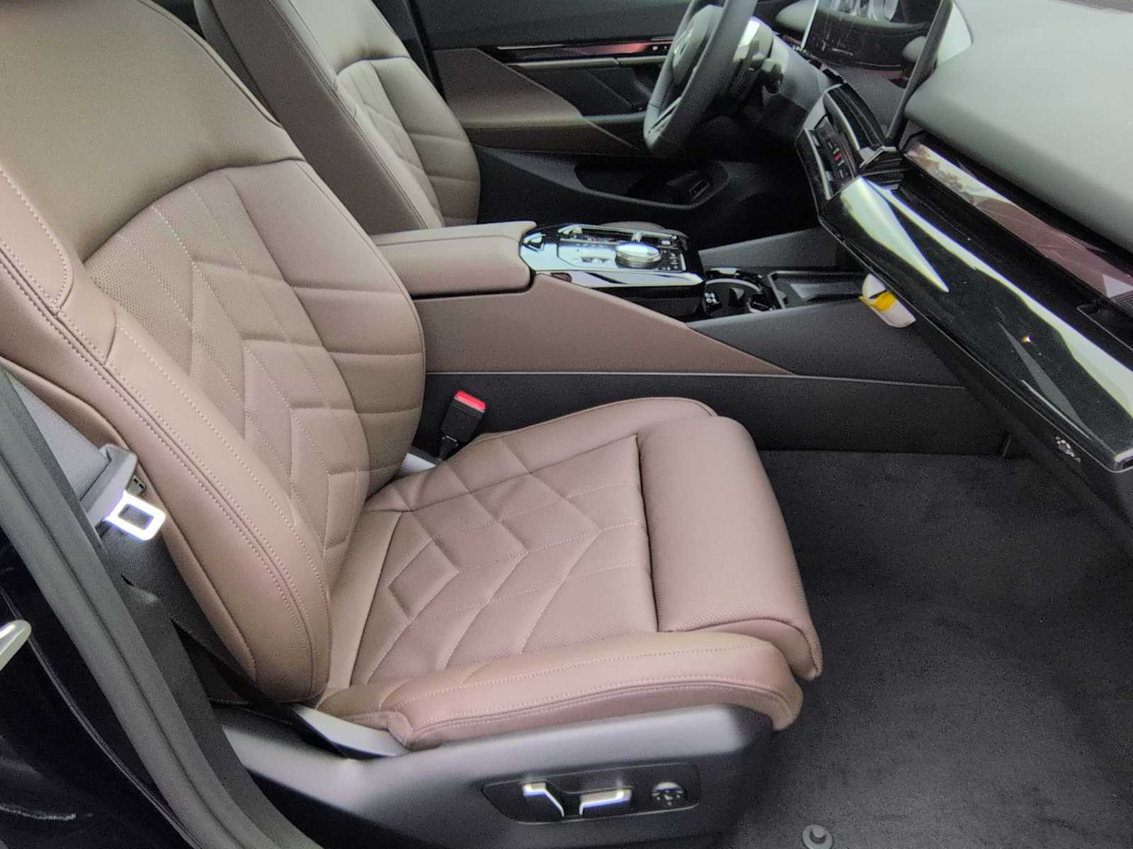 Thumbnail: 2026 BMW 5 Series - 24