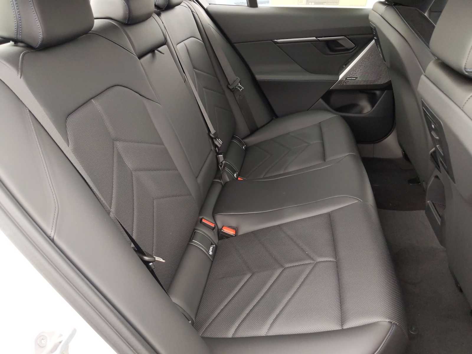 Thumbnail: 2025 BMW i5 - 21