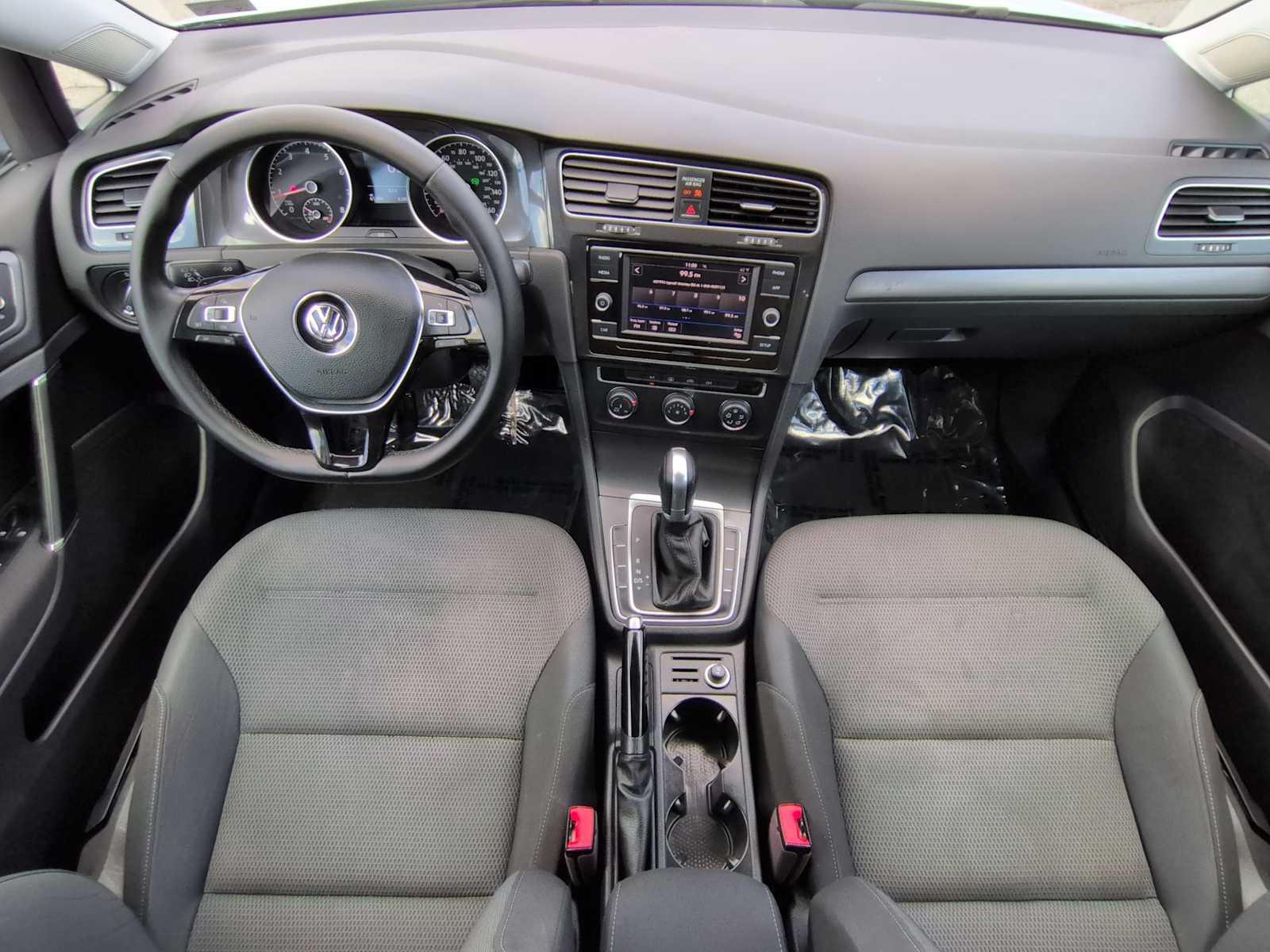 Thumbnail: 2018 Volkswagen e-Golf - 16