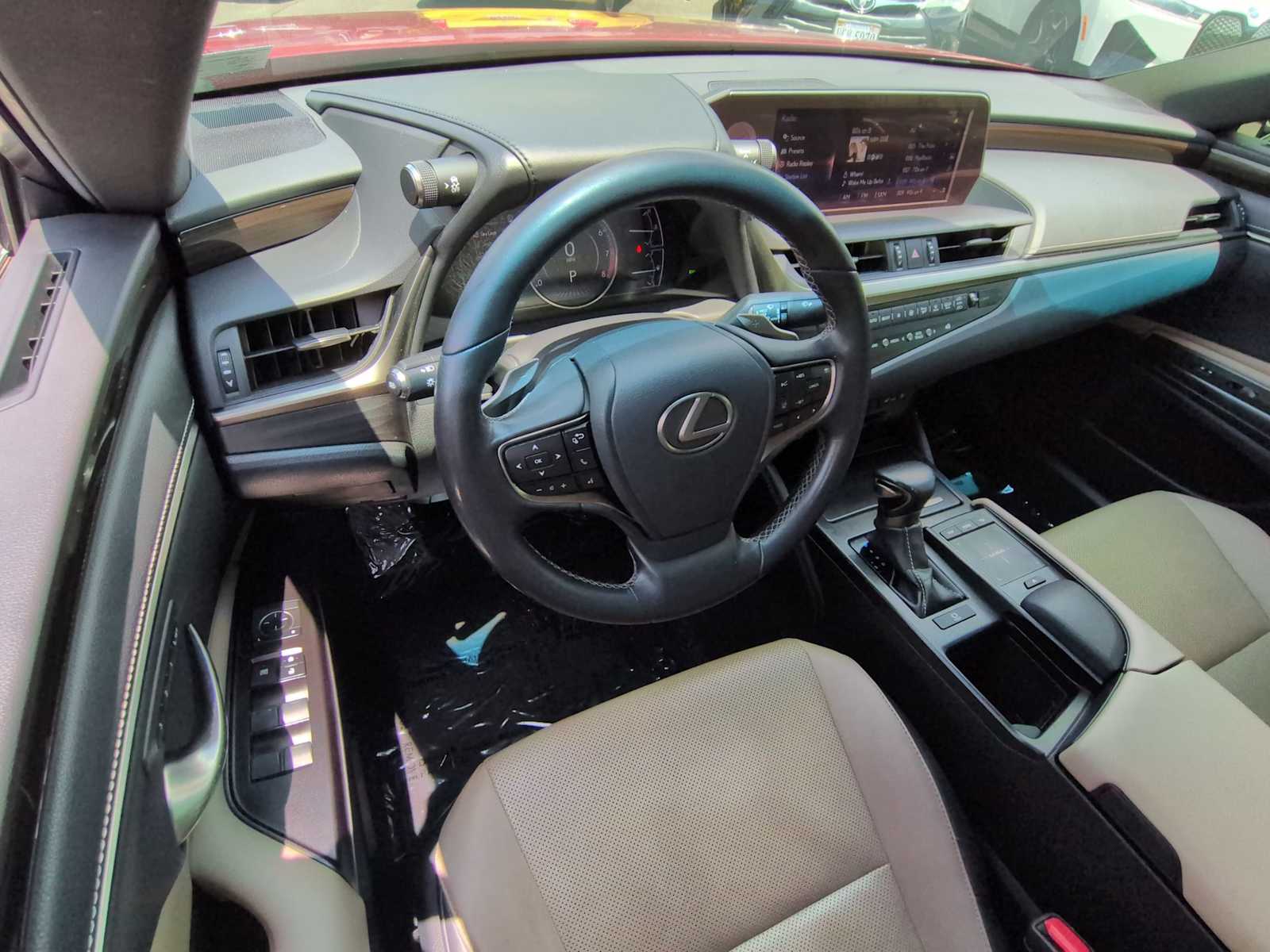 Thumbnail: 2019 Lexus ES - 10