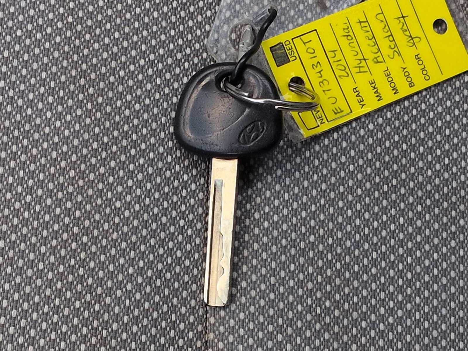 Thumbnail: 2014 Hyundai Accent - 32