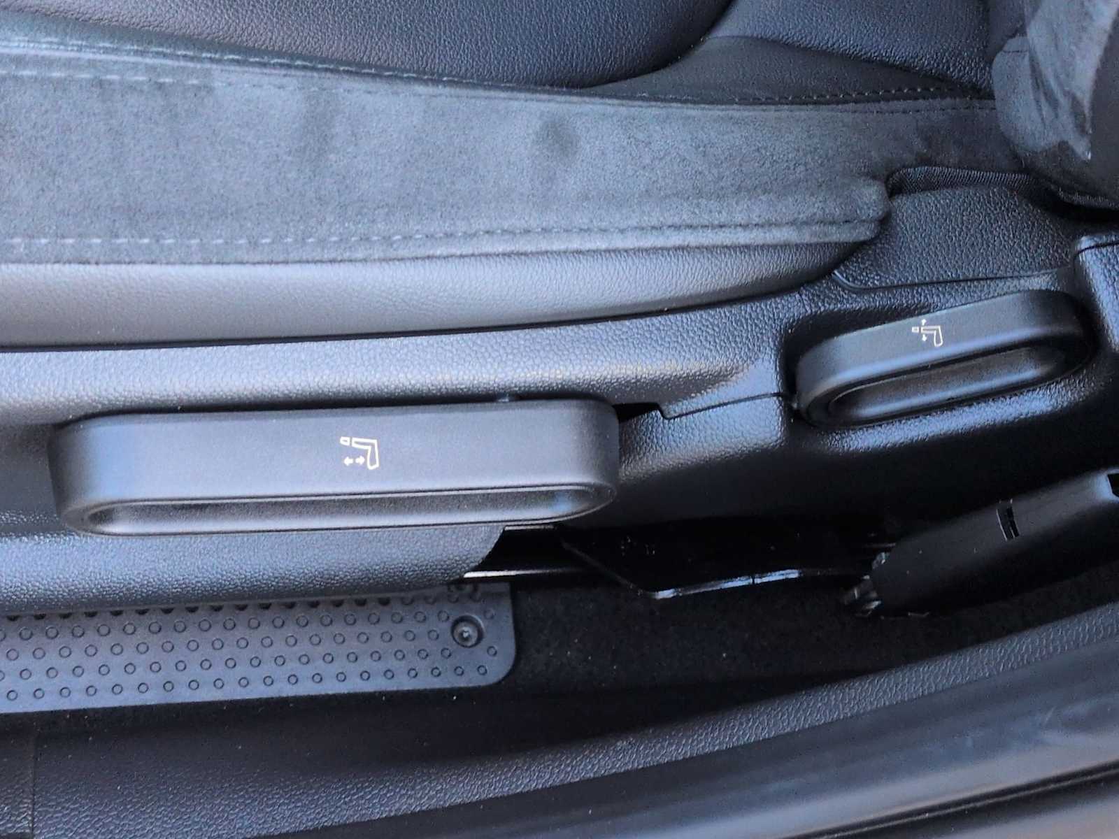 Thumbnail: 2023 MINI Cooper Hardtop - 17