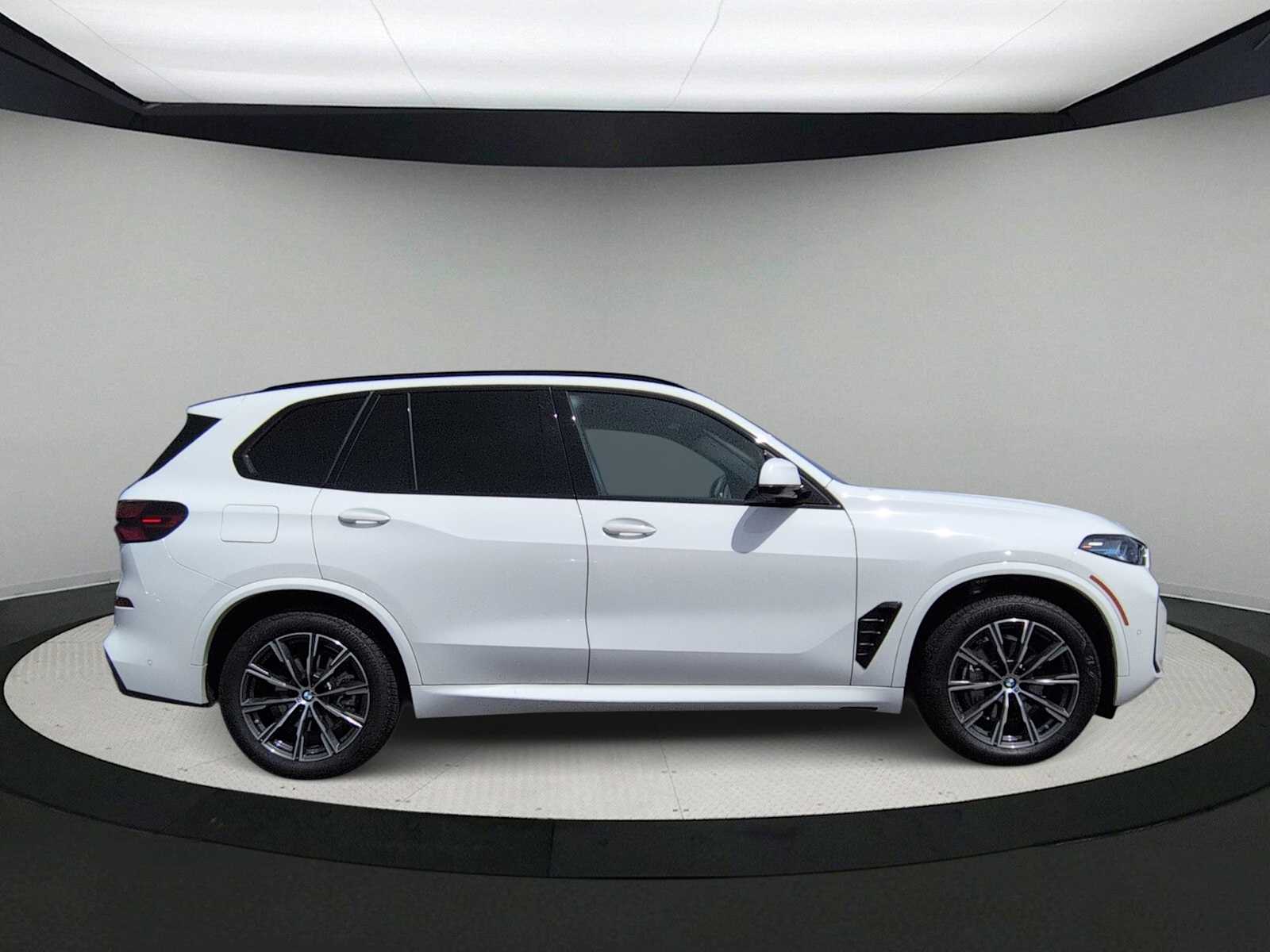 Thumbnail: 2026 BMW X5 - 8