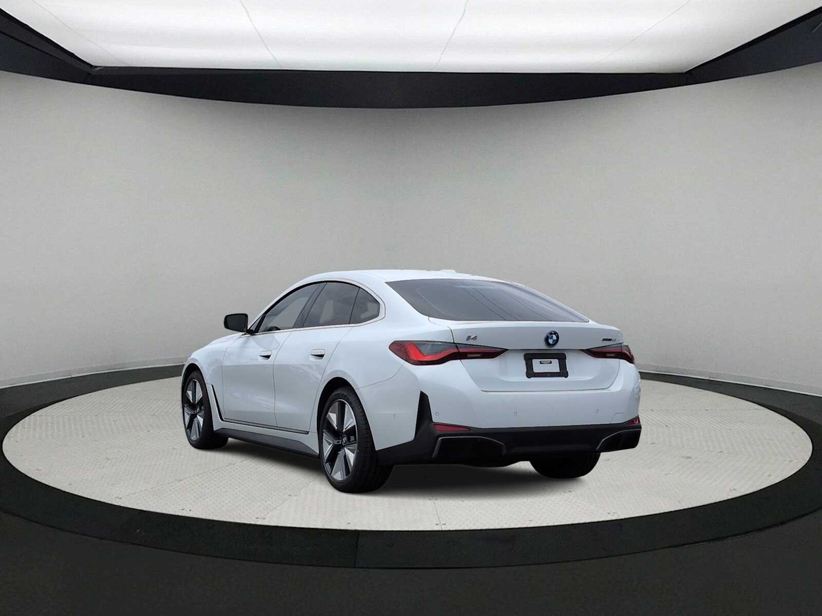 Thumbnail: 2023 BMW i4 - 6