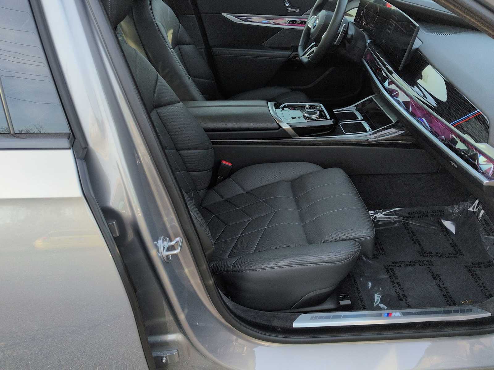 Thumbnail: 2023 BMW 7 Series - 24